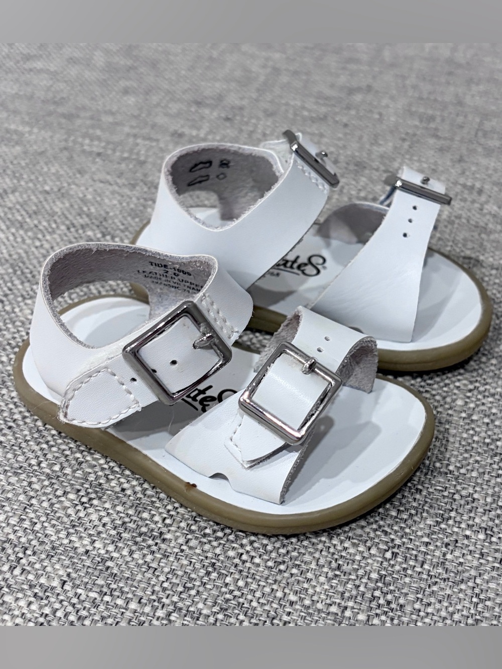 FootMates size 2 White Leather Buckle Toddler Sandals